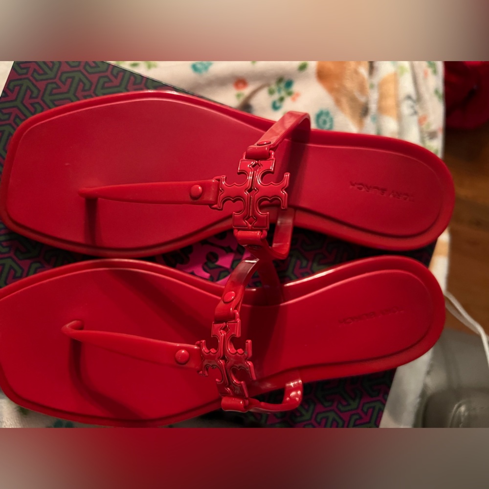 EUC Tory Burch Roxanne Jelly in Brilliant Red